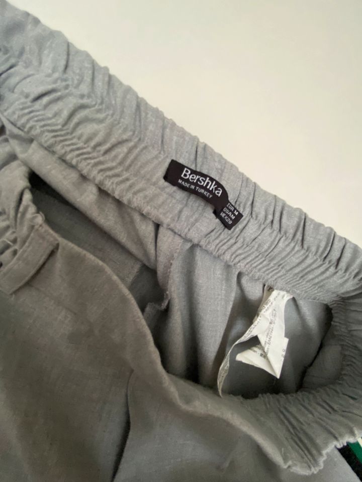 Bershka Damenhose Gr. M in Mühltal 