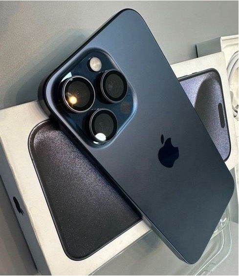 Biete IPhone 15Pro 256G Titan blau. Suche einfach lesen in Berlin