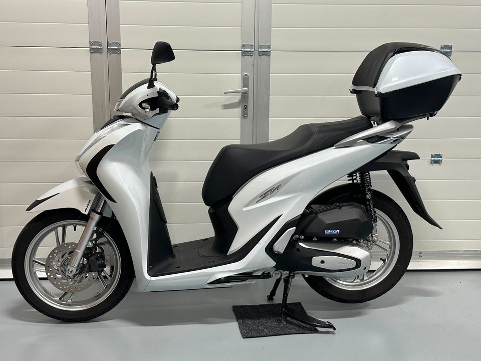 Honda SH 150 i Topcase Roller in Hoppegarten