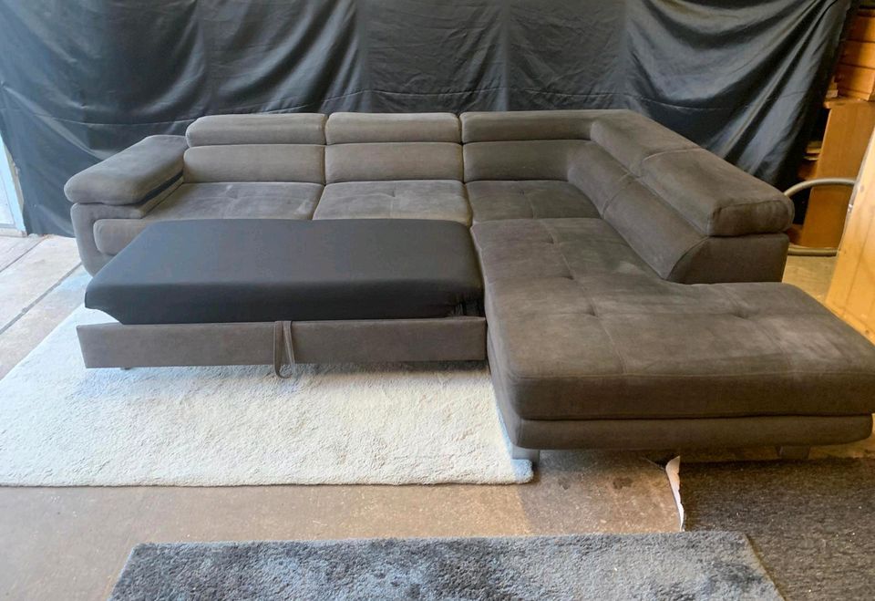 Lieferung Couch Sofa Schlaffunktion Top Wohnlandschaft Modern in Berlin