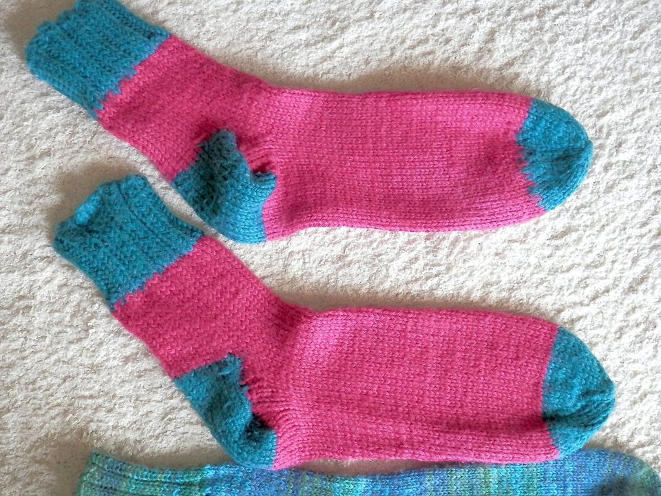 3x SOCKEN Wolle selbstgestrickt 8er, 6er+4er Garn PINK Blau Gr 39 in Potsdam