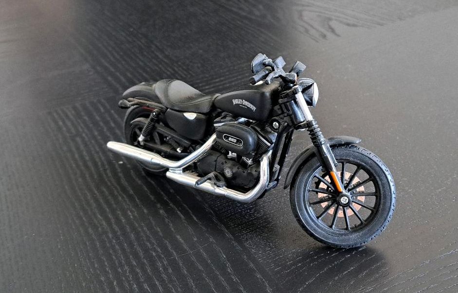 Motorradmodell Maisto Harley-Davidson Iron 883 sportster 1:12 in Stuttgart