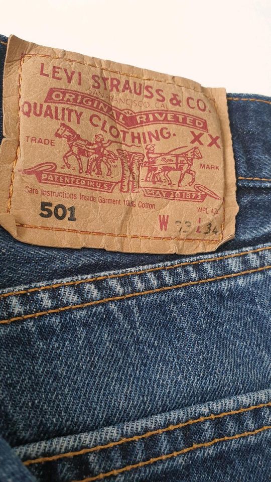 Levis herren jeanshose gr 33/34 in Menden