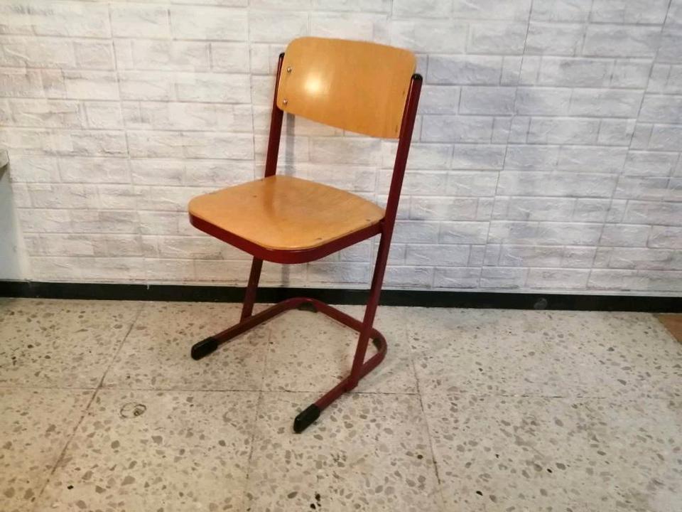 2 Schulstühle Stapelstühle Bürostühle Stühle Stk 25€ in Taunusstein