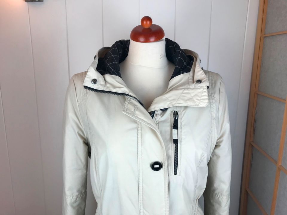 Madeleine super schöne helle Winterjacke Gr. 40/42 (L/XL) in Berlin