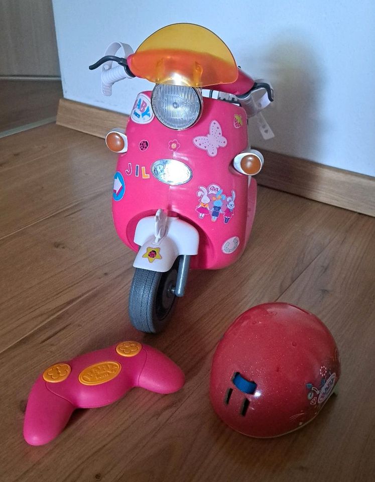 Baby Born Roller, Motorroller mit Helm in Neunkhausen