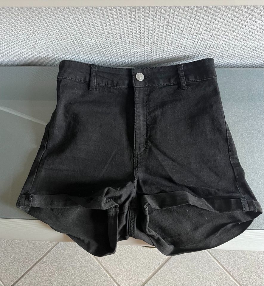 H&M Shorts - Skinny High Rise in Schwarz in Geldern