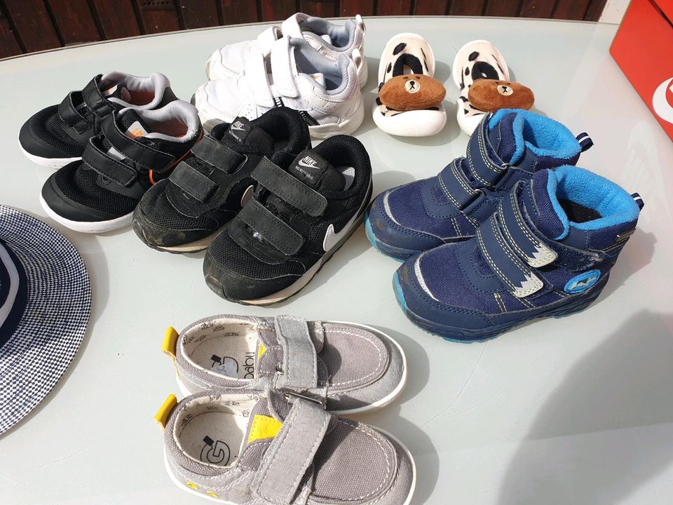 Verschiedene Schuhe zum verkaufen in Neu Ulm