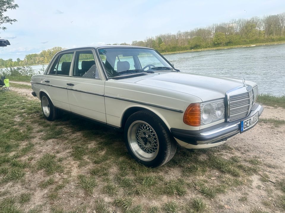 Mercedes Benz W 123  250  Klima in Lingenfeld