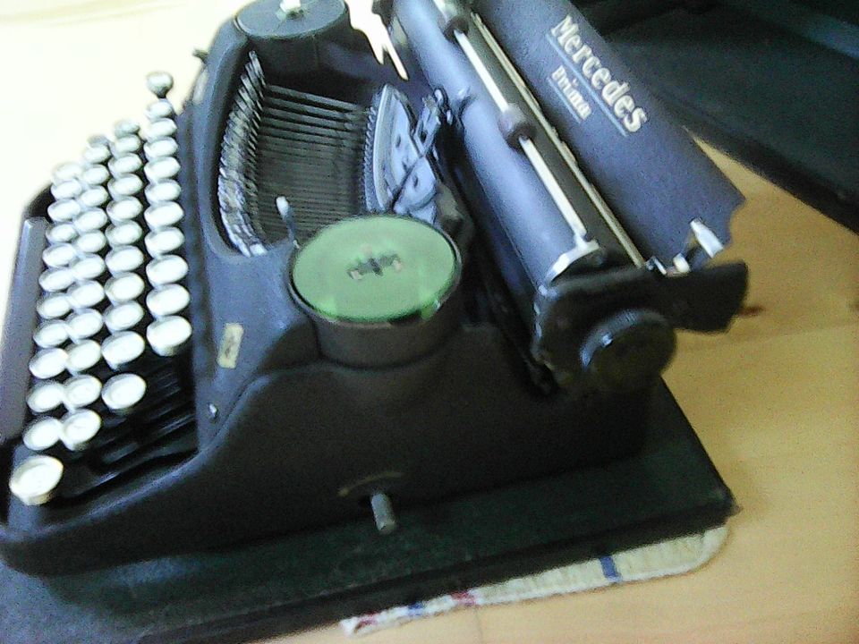 Schreibmaschine Mercedes Prima mit/im Koffer in Celle