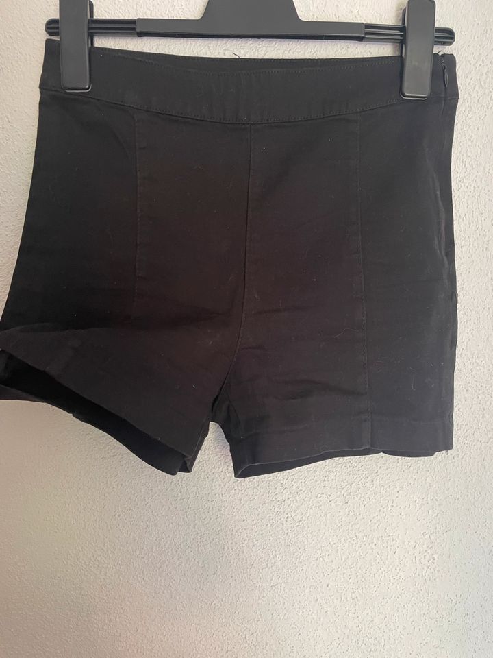 Kurze Hose, Baumwolle, Gr. 40, 3€ in Oberhaid