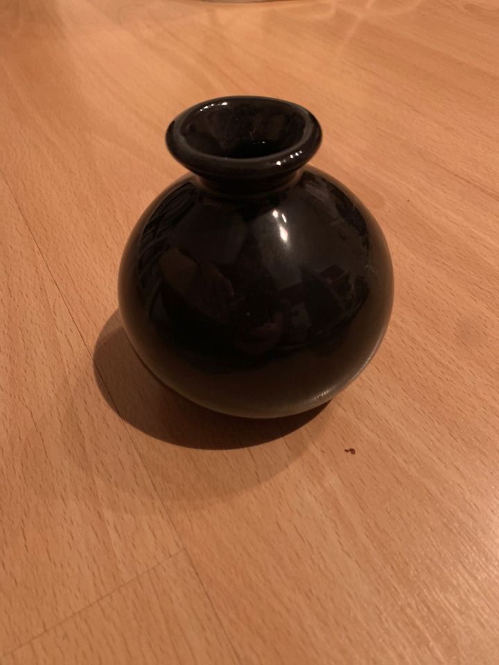 Schwarze Vase für z.B. eine einzelne Rose in Freiburg im Breisgau