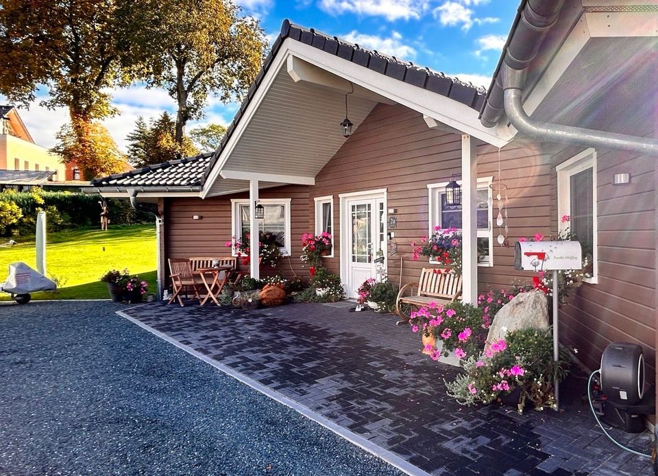 Exklusives Schwedenhaus im Bungalow-Stil mit großzügigem Grundstück! in Steinberg