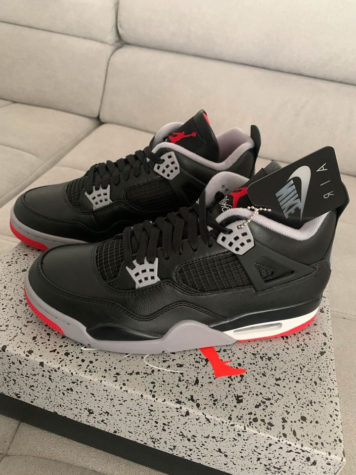 Jordan 4 Retro „Bred Reimagined“ EU 44 in Rotenburg (Wümme)