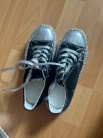 Schuhe mit silbernen Akzenten Niedersachsen - Garbsen Vorschau