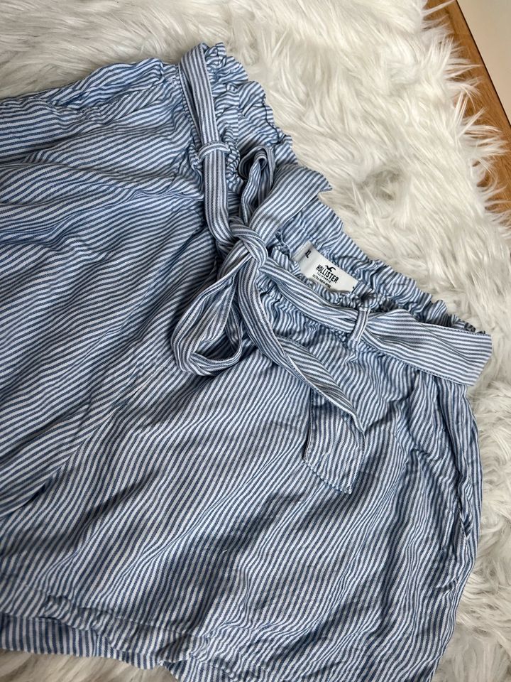 Shorts Hollister blau weiß gestreift -Größe XL /40 in Waldershof