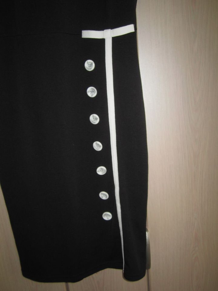 schwarzes Kleid in Oppach