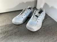 Wilson Tennisschuhe Hallen Turnschuhe weiß 35 Baden-Württemberg - Singen Vorschau