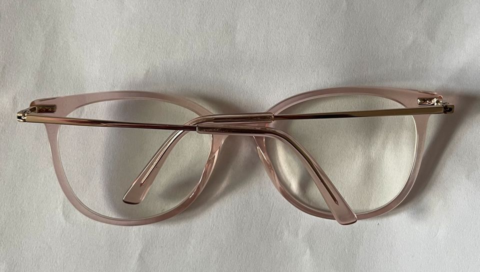 Rosa Brille für kleines Gesicht/kleinen Kopf in Hildesheim