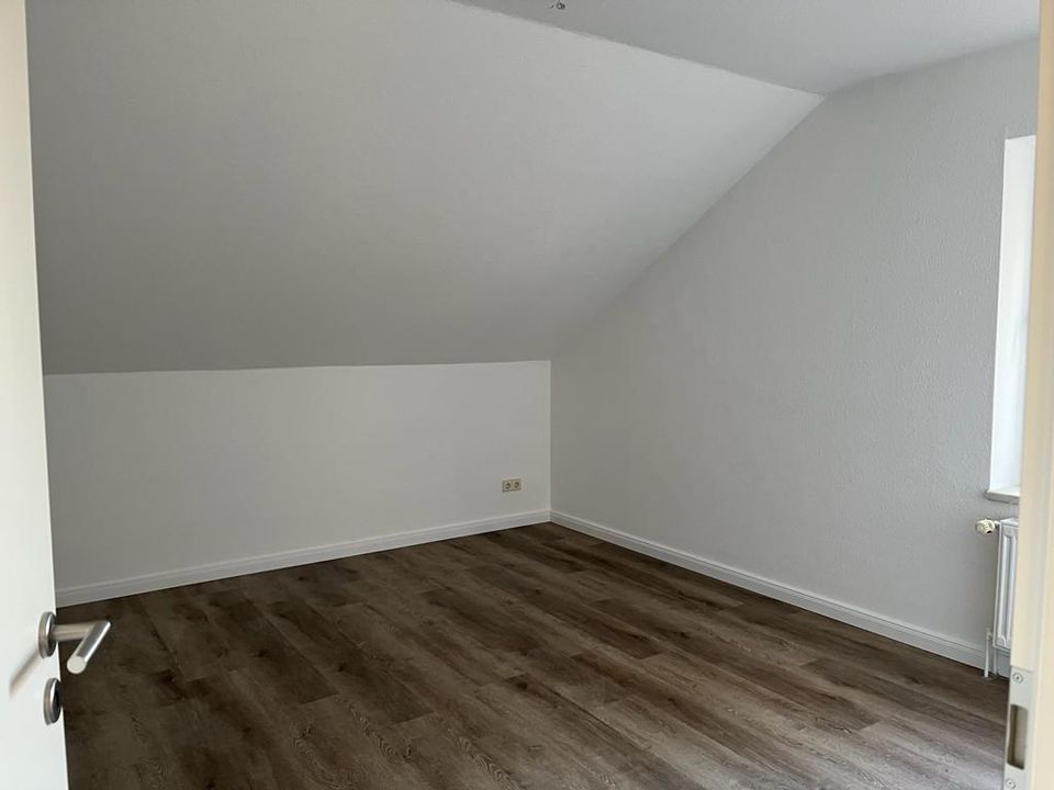 Helle 3-Zimmerwohnung mit Balkon und modernen Duschbad in Pinnow