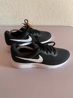 Nike Schuhe VQ2, Tanjun Sneaker Größe US 10, neu Baden-Württemberg - Göggingen Vorschau