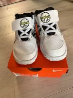 Nike Team hustle Sneakers Sportschuhe Kinderschuhe 27 Wuppertal - Vohwinkel Vorschau