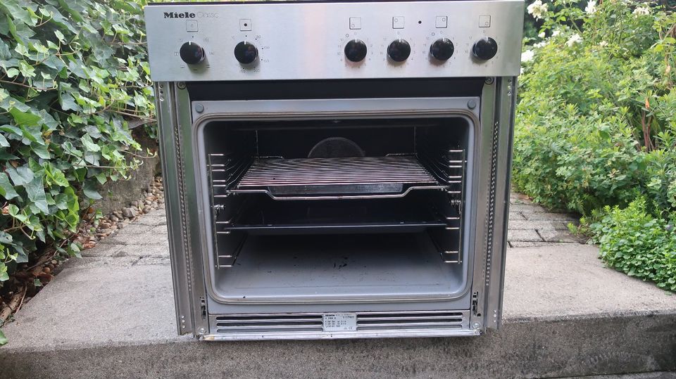 Verschenke Backofen Miele H 260 E (ohne Herdplatte) in Korntal-Münchingen