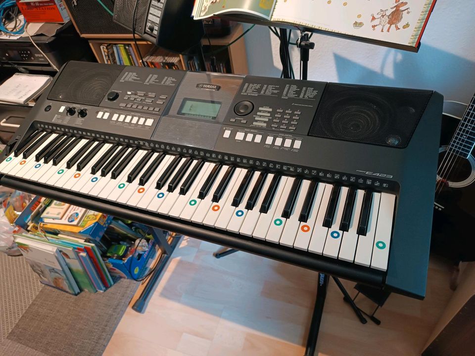 Yamaha Keyboard PSR E423 in Bonn