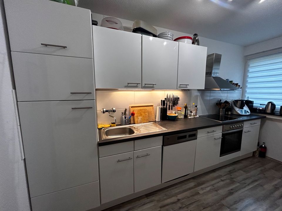 Hochglanz Küche weiß Wellmann Küchenzeile auf LKüche erweiterbar in Wuppertal