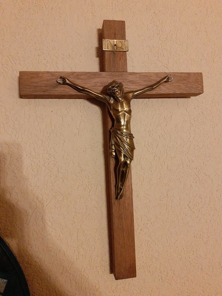 Altes Kreuz Kruzifix in Biebertal