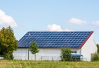 157 kWp PV-Anlage: Solar Direktinvestment auf saniertem Dach Sachsen-Anhalt - Calbe (Saale) Vorschau