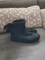 Original UGG Boots Stiefel Gr 38 schwarz Mini Schleife Hessen - Eppertshausen Vorschau