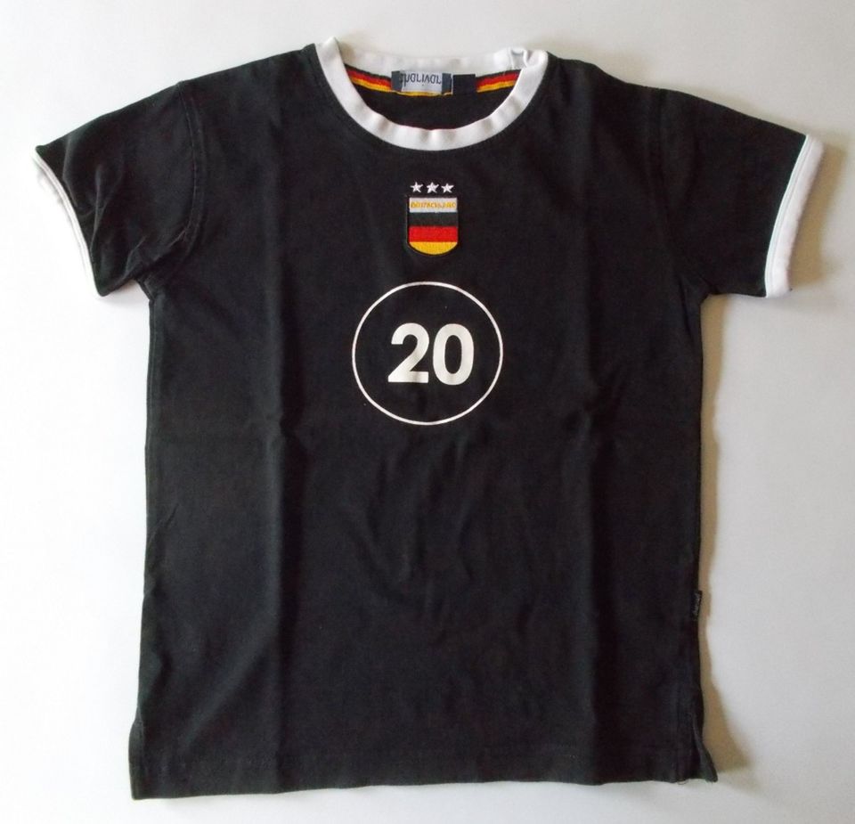 T-Shirt Marke Charivari Gr. 104 Schwarz mit Logo zu verkaufen. in Bielefeld