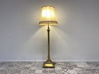 WMK Wunderschöne und gut erhaltene 60er Jahre Stehlampe mit prunkvollem Lampenfuß aus Messing # Stehleuchte Licht Leselampe Leseleuchte Lampe Wohnzimmerlampe Vintage 60er 70er Mid-Century Gold Friedrichshain-Kreuzberg - Friedrichshain Vorschau