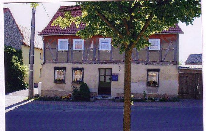 Stark sanierungsbedürftiges Einfamilienhaus mit Nebengebäude in Ingersleben in Ingersleben (bei Haldensleben)