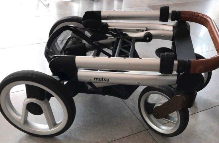 Kinderwagen Mutsy Nio mit viel Zubehör in Stadthagen