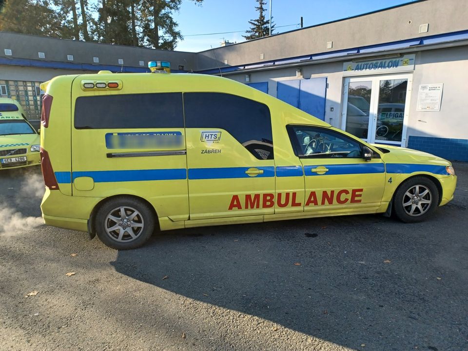 Volvo V70 AWD Rettungswagen / Krankenwagen / Ambulanz / Camper in Dresden