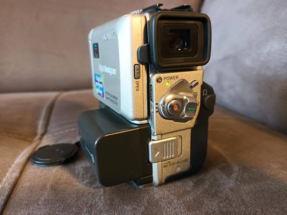 Sony DCR-PC4E PAL Mini Dv Handycam Camcorder in Bremen