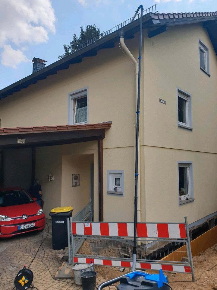 Dachrinnenreinigung bis 12m hoch ohne Leiter und ohne Hebebühne in Gau-Algesheim