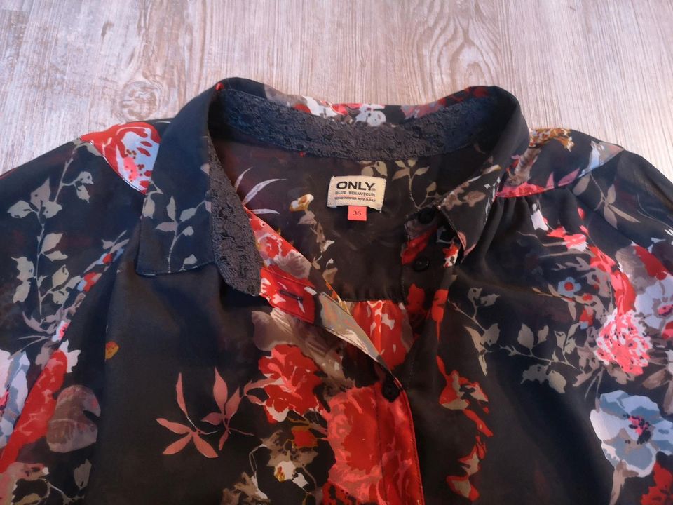 Only Bluse 36 S transparent grau rot Blumen in Weyhe
