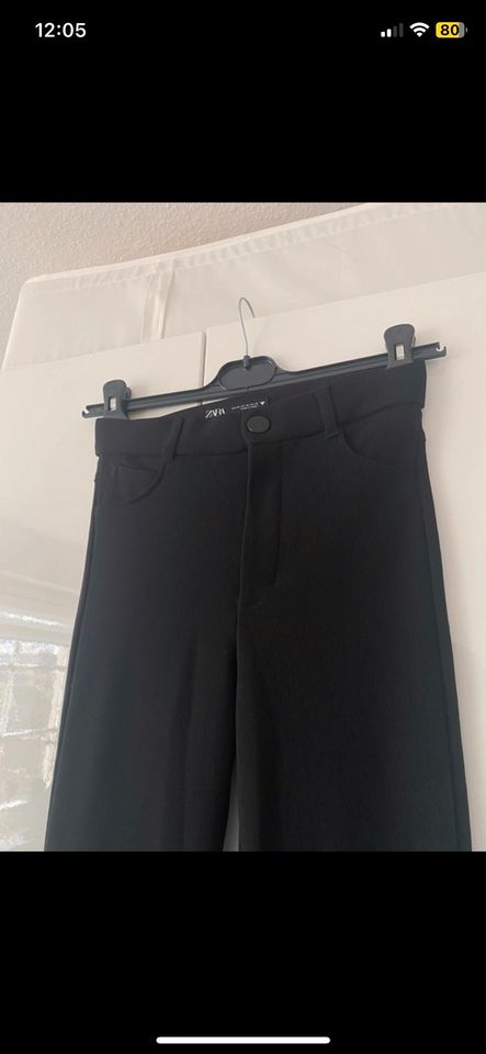 Schwarze Zara Hose Schlaghose mit Schlitz wie Neu XS in Ebsdorfergrund