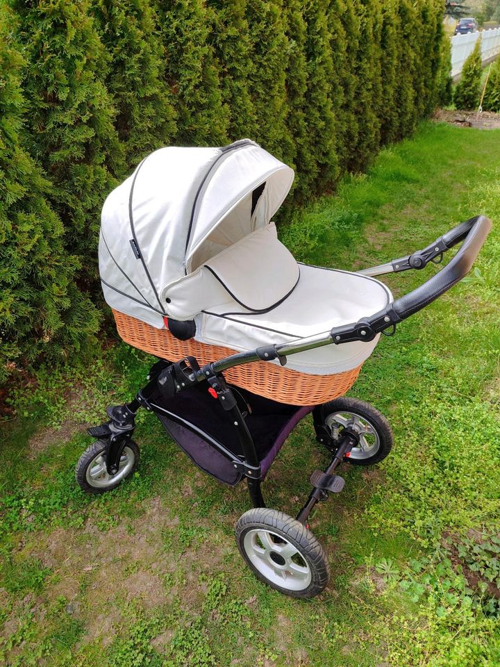 Kinderwagen Retro Korb Babywanne Sportwagen Sitzschale in Lohsa