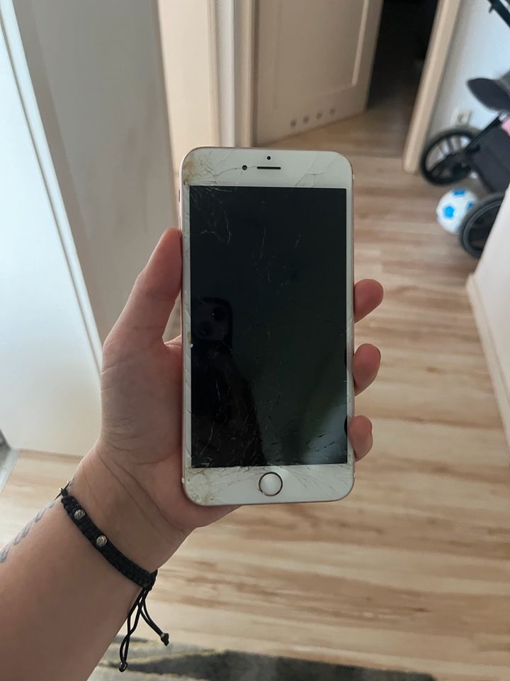 iPhone 6s mit kaputtem Bildschirm in Augsburg