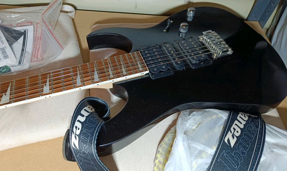 Ibanez GRG170DX - E Gitarre mit Zubehör in Lübeck