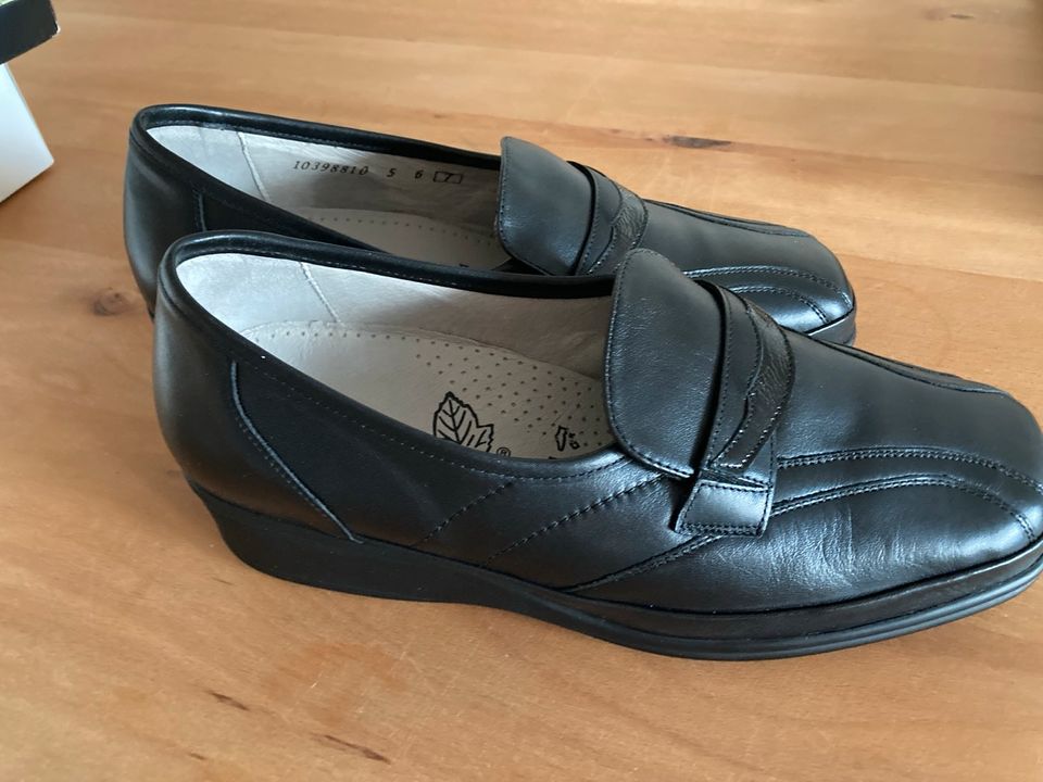 Waldläufer Schuhe Gr. 9,5 schwarz . Neu!!!! in Bielefeld