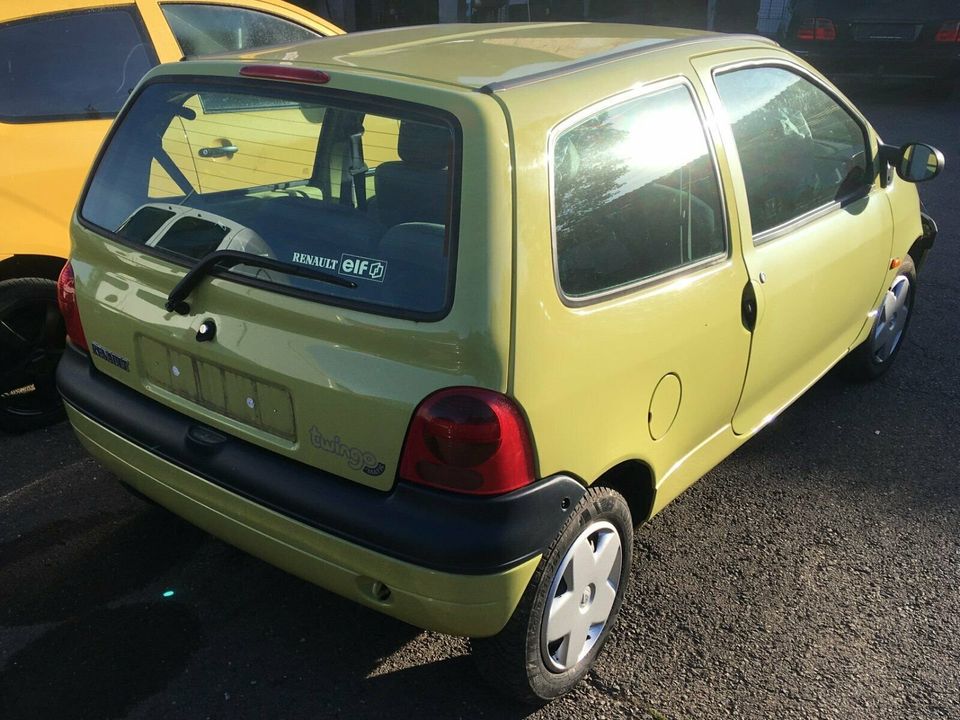 Schlachtfest Renault Twingo (I) 1.2  43kW/58PS in Bad Frankenhausen/Kyffhäuser