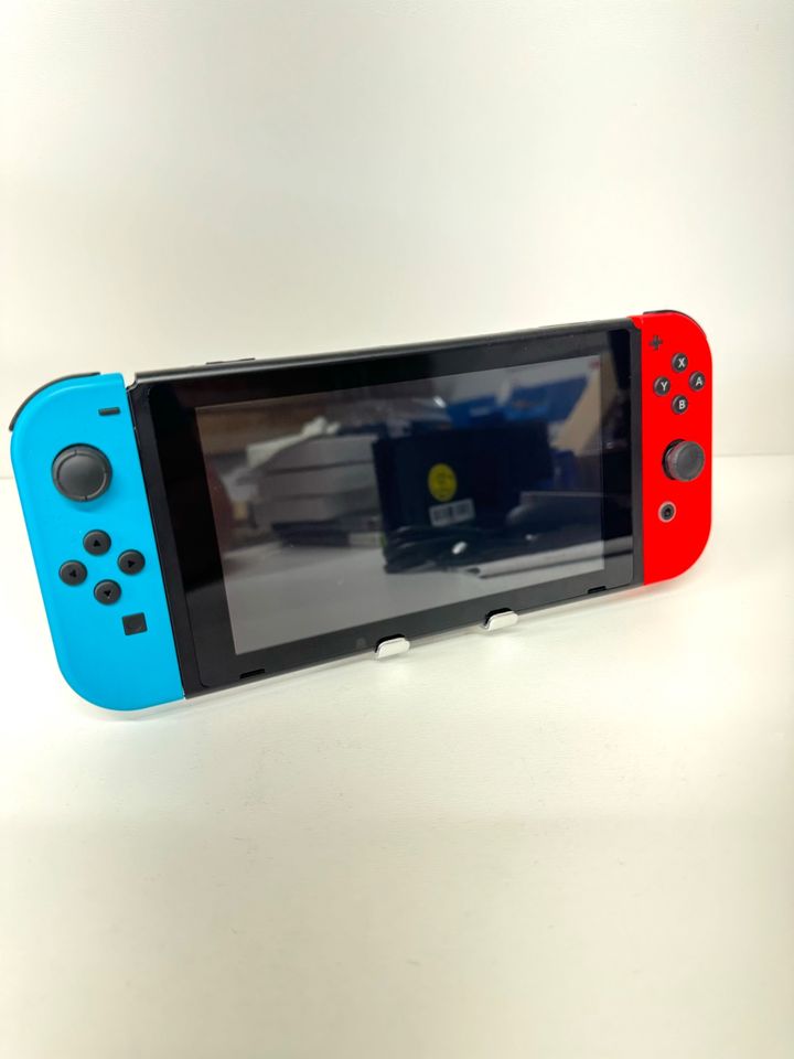 Nintendo Switch Konsole in OVP Sehr Guter Zustand Handheld in Eime