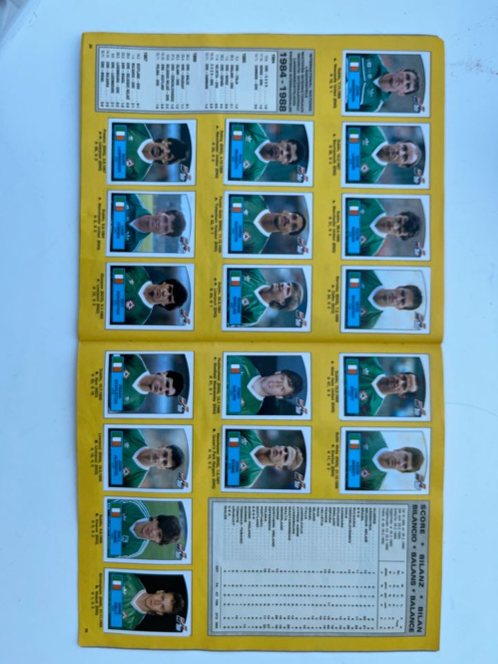 Sammelalbum der Europameisterschaft 1988 von Panini in Bad Vilbel