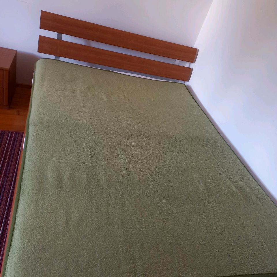 Bett - Futon + Nachtschränkchen (kirsche) in Berching