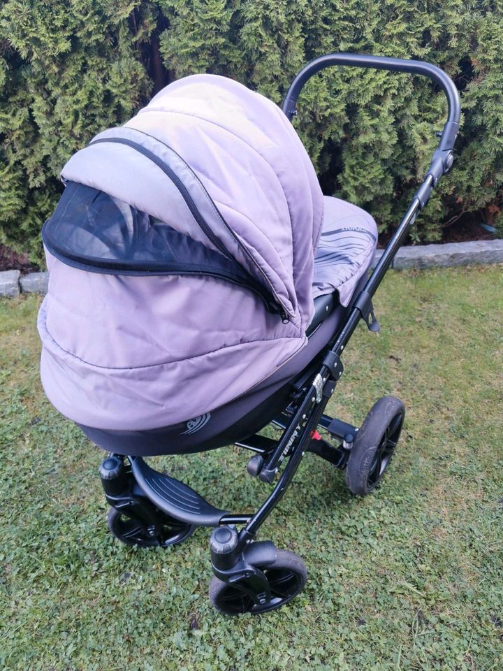 Kinderwagen mit Babywanne in München